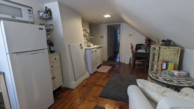 Building Photo - 48 Benefit St