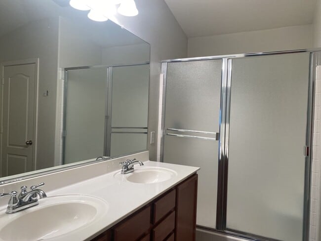 Building Photo - Spacious 3-Bedroom + Den Home in San Tan V...
