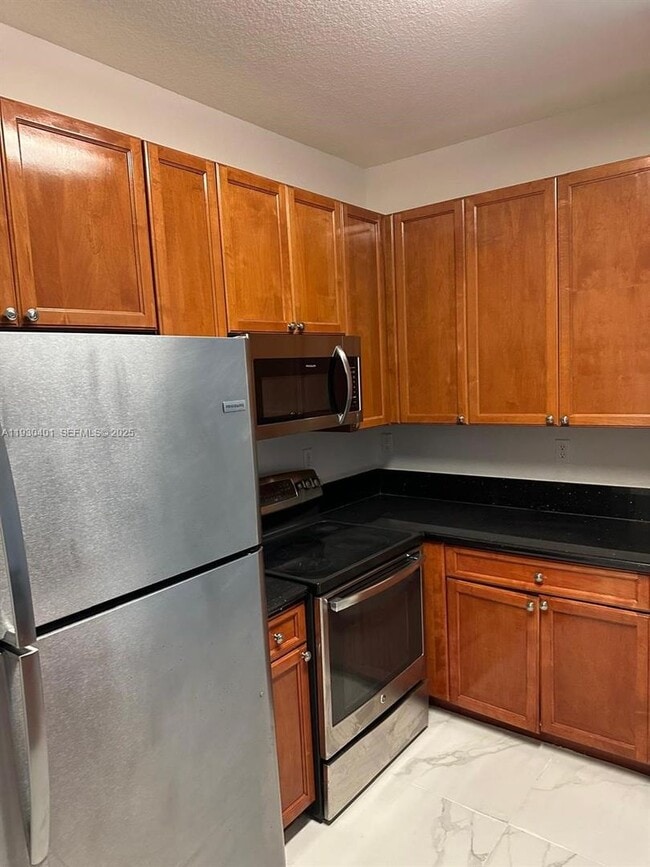 Building Photo - 12421 SW 50th Ct