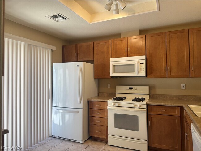 Building Photo - 2425 Showcase Dr