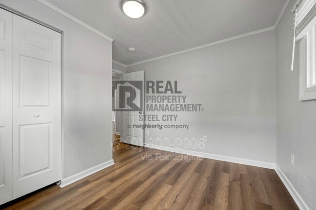 Building Photo - 903 W 15th St