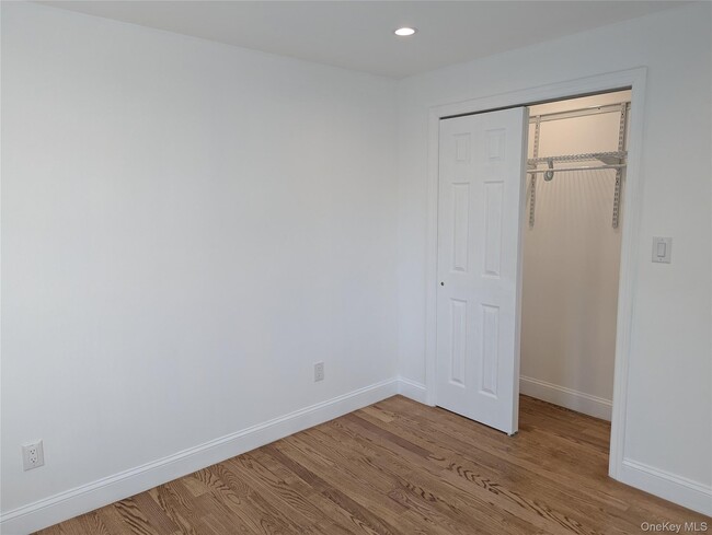 Building Photo - 62 Forest Row