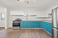 Building Photo - Stunning 2 bedroom home in Port Vue available August 1!