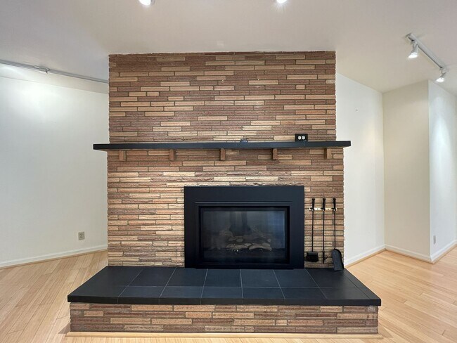 Building Photo - ATA2332