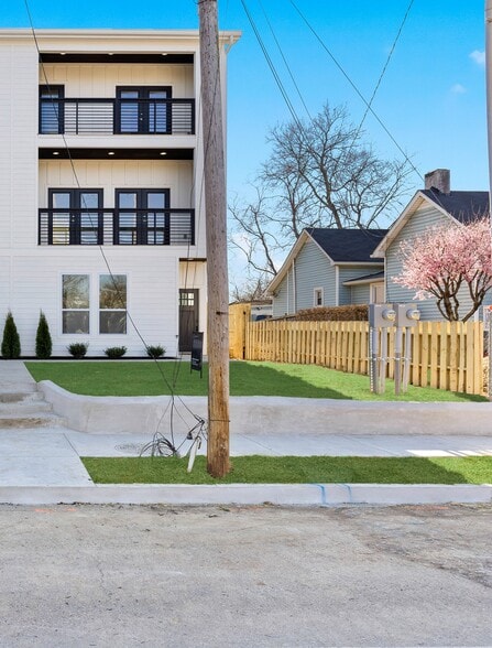 Front of House Unit B - 1621 9th Ave N