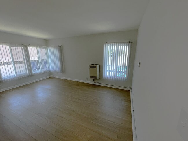 Building Photo - 855 S Oxford Ave