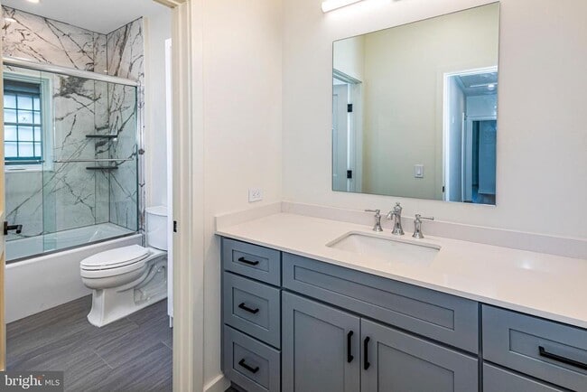 Building Photo - 22 Dickinson St