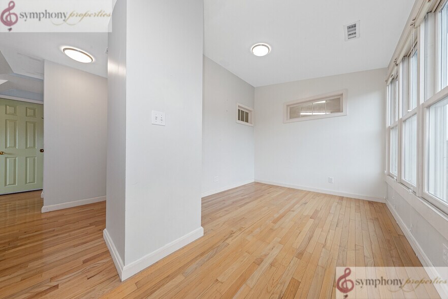 Building Photo - 162 Fuller St