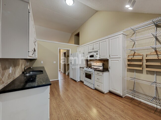 Building Photo - 7810 Wynfield Cir