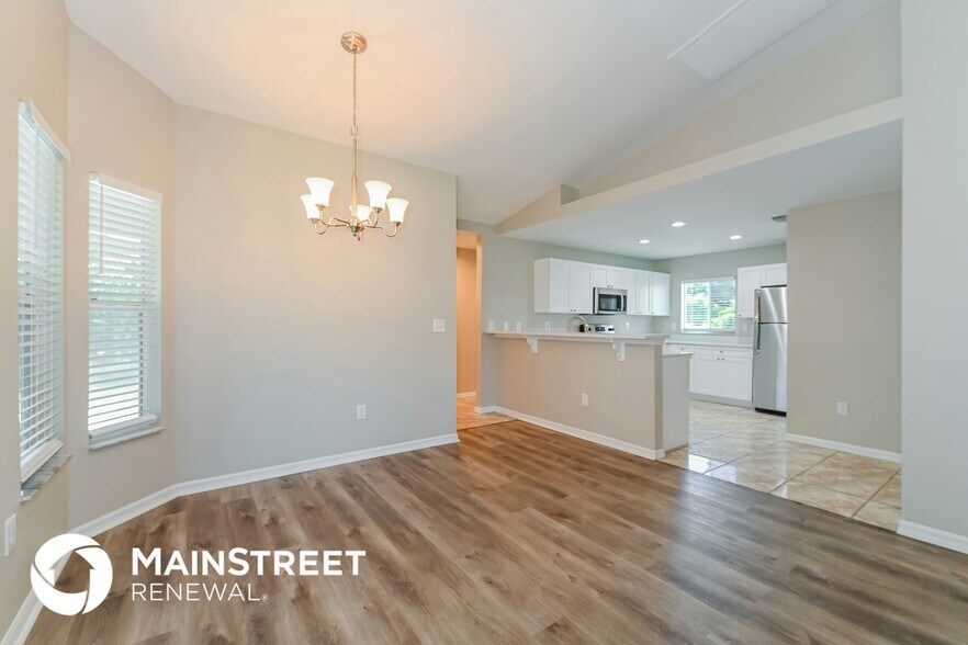 Building Photo - 2929 SW 7th Pl