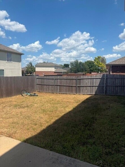 Building Photo - 2021 Brook Meadow Dr