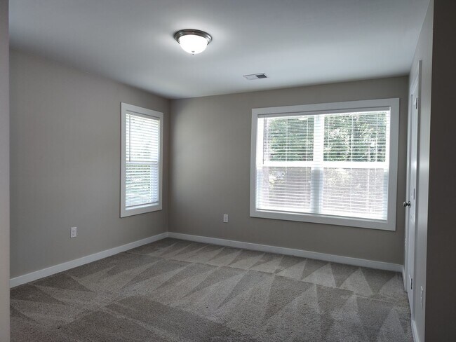 Building Photo - Move-in ready 4-bedroom, 2.5-bathroom home!