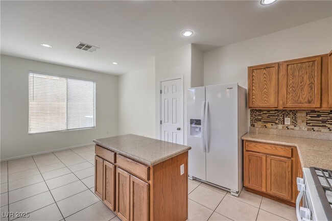 Building Photo - 10057 Bonterra Ave