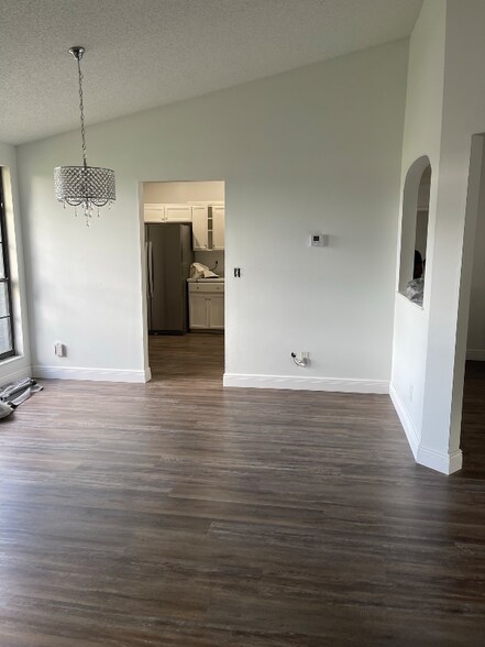 Building Photo - 7783 Indian Ridge Trail N