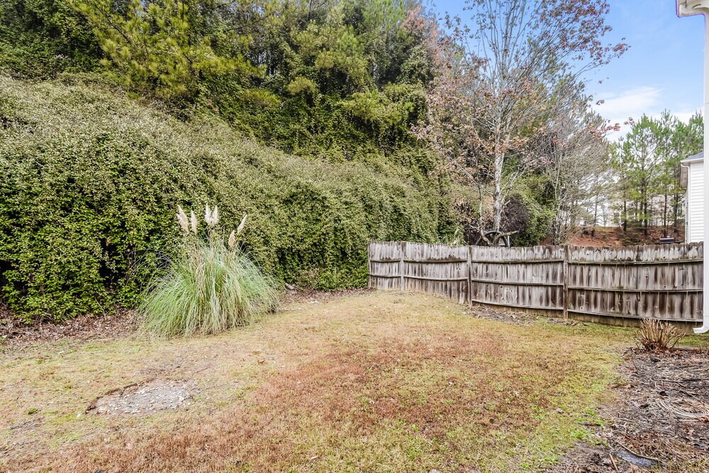 Building Photo - 2040 Valley Creek Dr