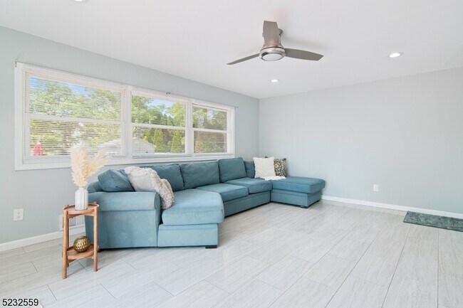 Building Photo - 237 Perry St