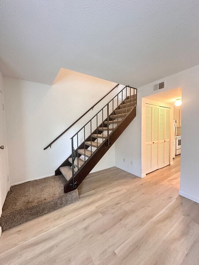 Building Photo - Unit with updated flooring!