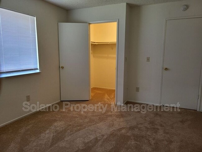 Building Photo - 1801 Rhine Ct