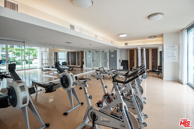 Building Photo - 13700 Marina Pointe Dr