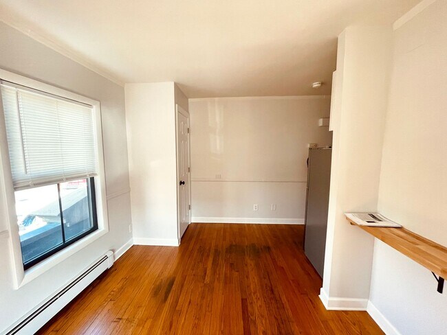 Interior Photo - 83 Monmouth
