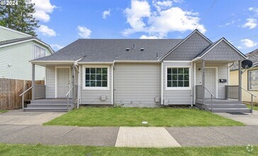 Building Photo - Renovated 2-Bedroom Duplex in Newberg – Mo...