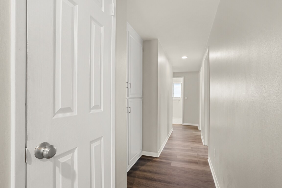 Building Photo - 205 E Old Mill Rd