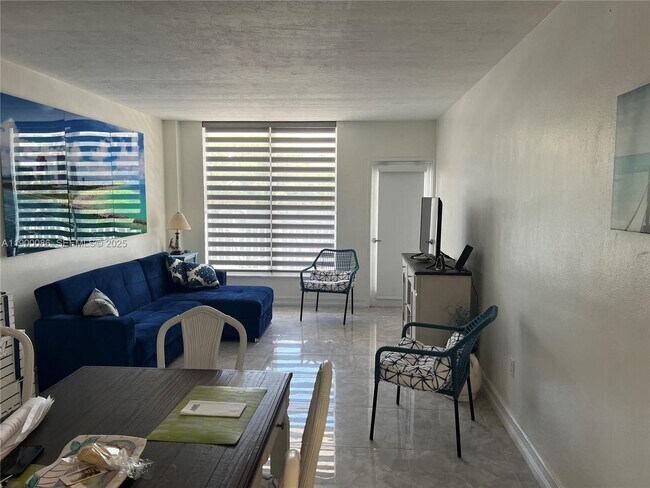 Building Photo - 1300 Lincoln Rd