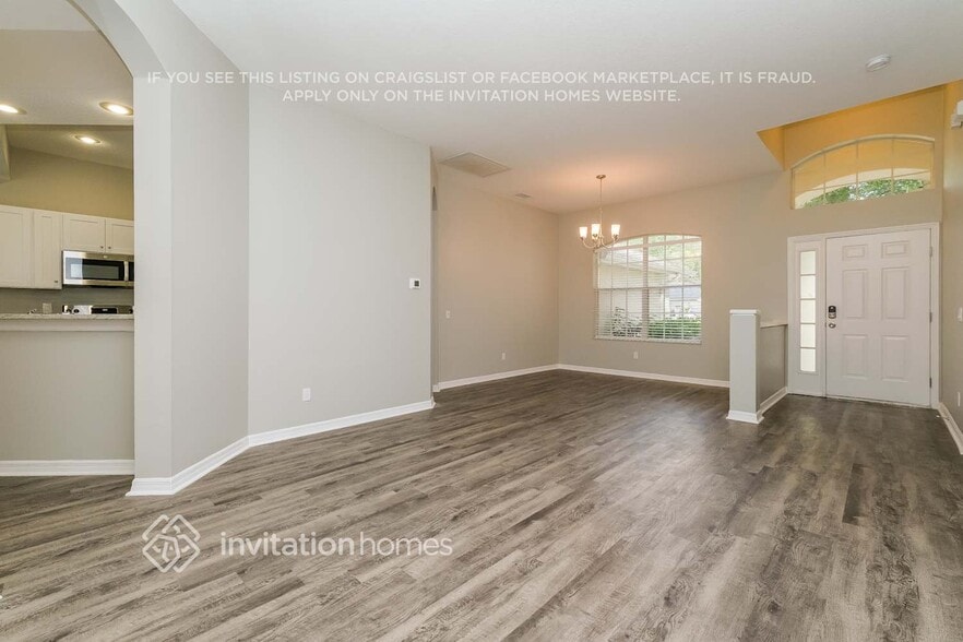 Building Photo - 479 Carriage House Ln