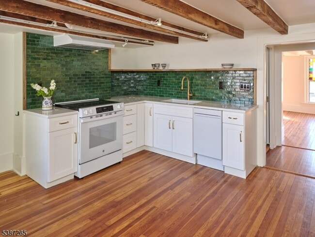 Building Photo - 46 York St