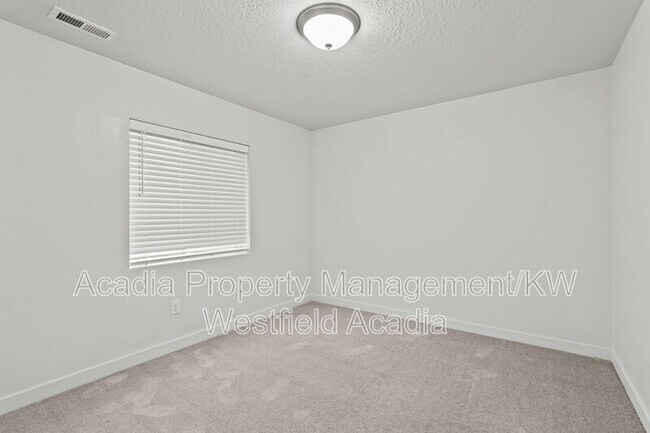 Building Photo - 298 Old Farm Ln