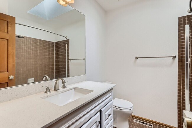 Building Photo - End Unit Townhome with 2 Beds, an Office and Southern Exposure