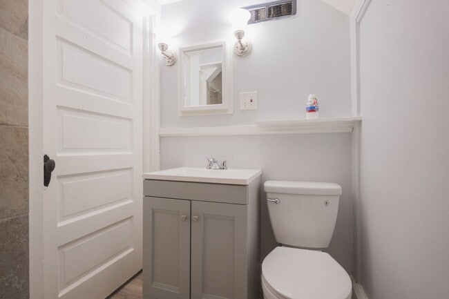 Building Photo - 1009 12th St NW