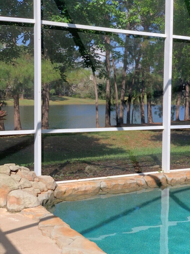 Building Photo - 3/2 Pool Home in Manderley Run