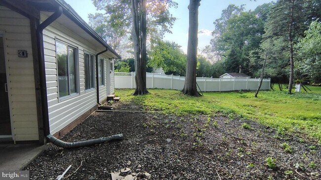 Building Photo - 574 Remsen Rd