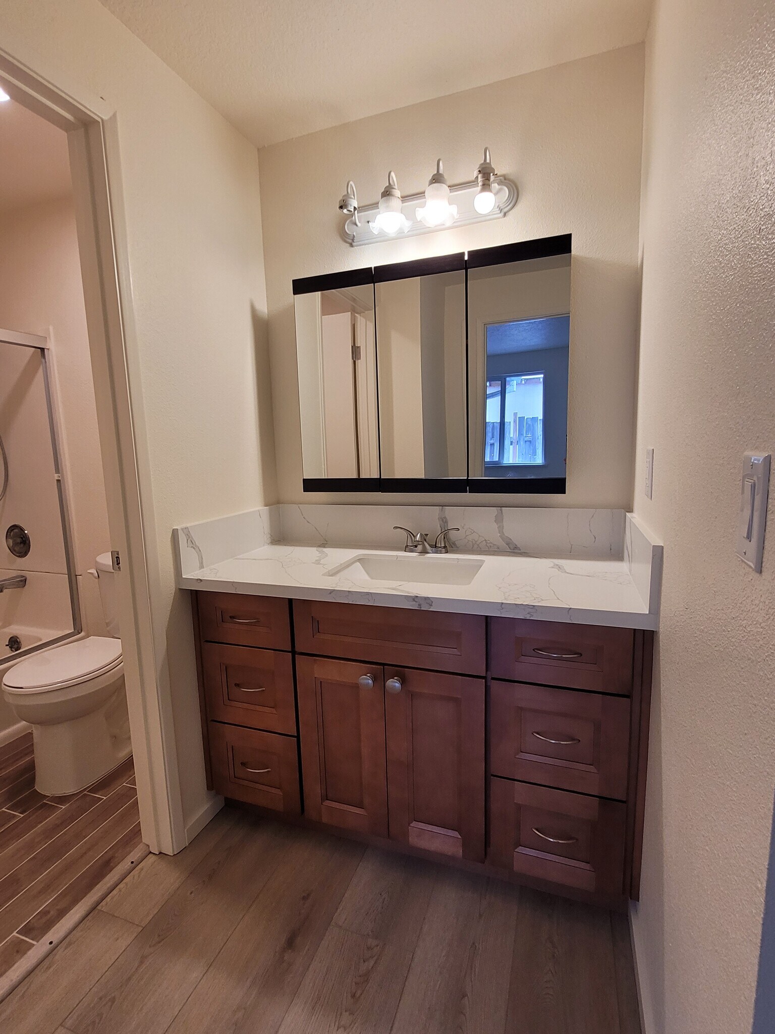 apt a separated vanity froom toilet and shower. - 1045 S Jasper St