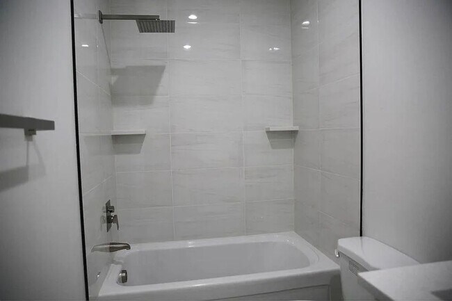 Building Photo - Modern Duplex for Rent