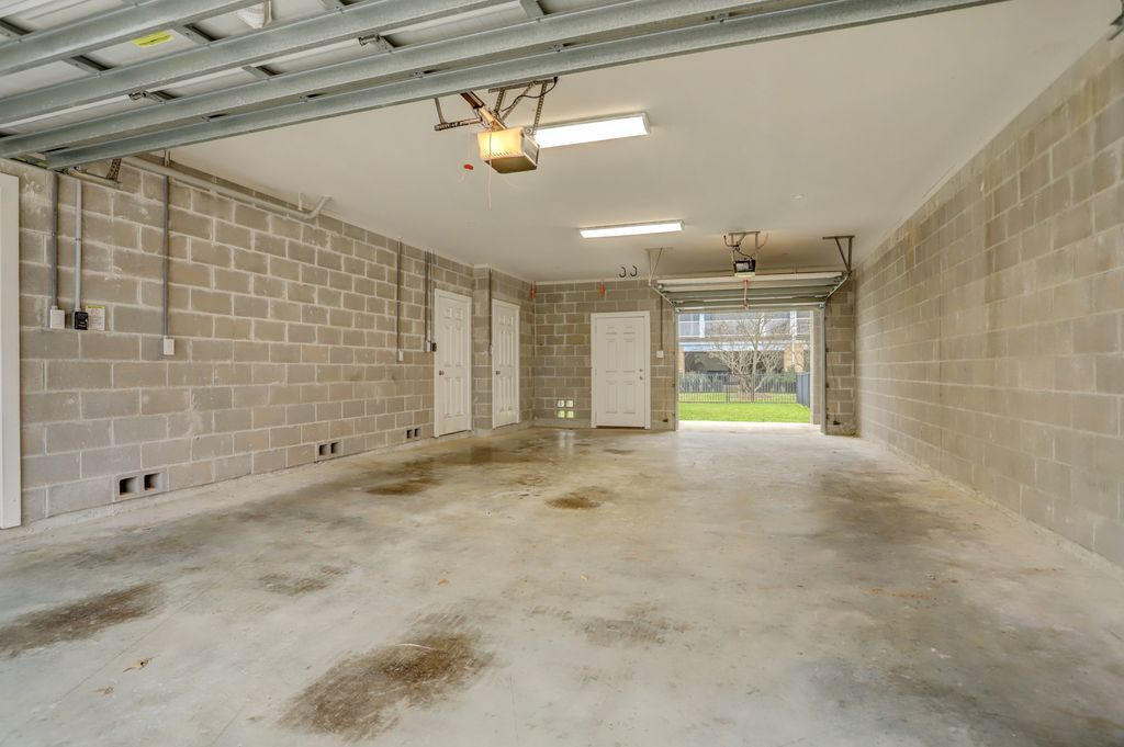 Building Photo - 2714 Veranda Fls