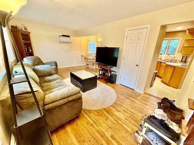 Building Photo - 22 Van Wicklen Ct