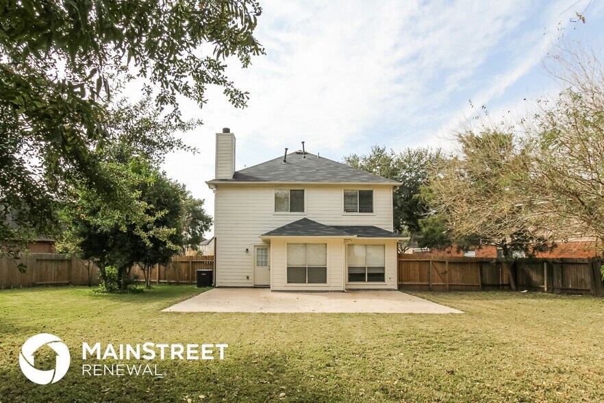 Building Photo - 8822 Woodcamp Dr