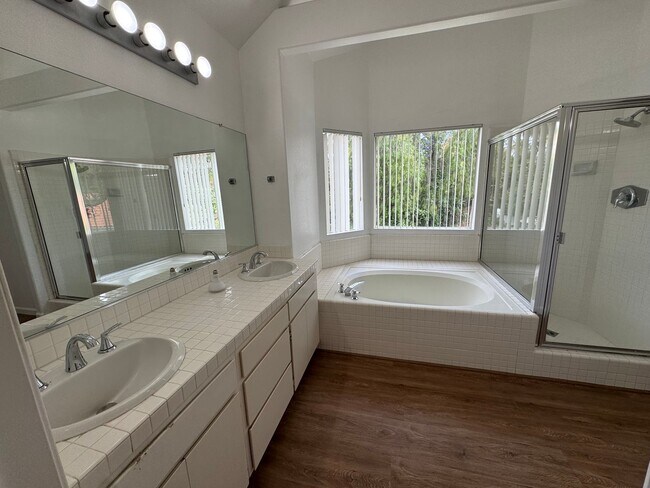 Building Photo - 1423 Portofino Dr