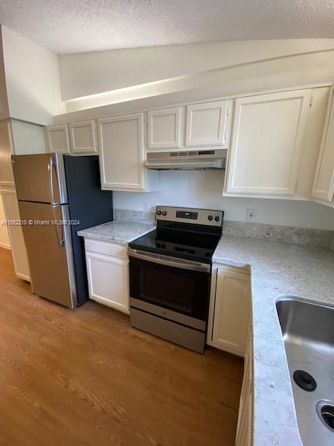 Building Photo - 300 Palmwood Pl