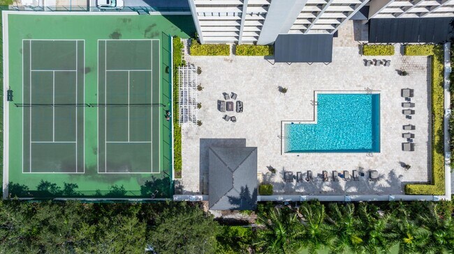 Building Photo - 3301 Bayshore Blvd