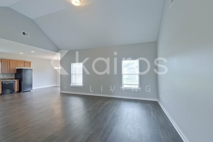 Building Photo - 134 White Oak Cir