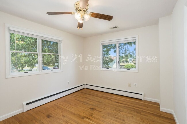 Building Photo - 5912 3rd St S