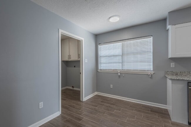 Building Photo - 423 Gentilly Dr