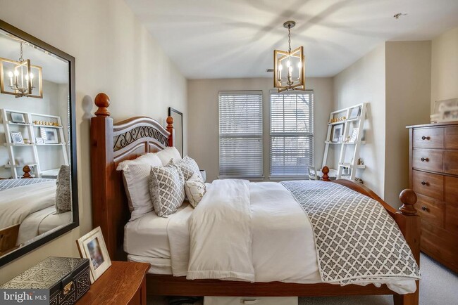 Building Photo - 4951 Brenman Park Dr