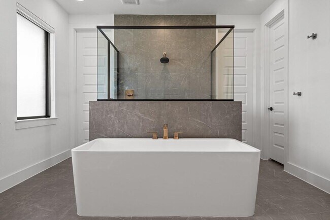 Building Photo - 106 Bird Bath Bnd
