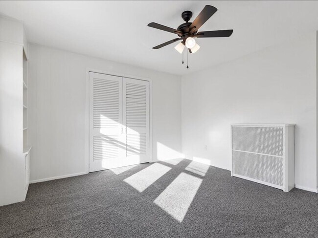 Building Photo - Updated 2 Bed, 1.5 Bath Home in Carrick For Rent – Move-In Ready