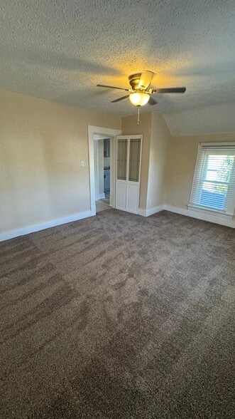 living room - 921 S 14th St