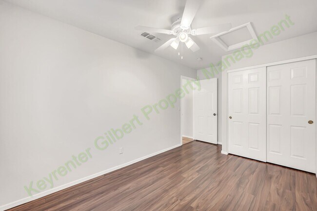 Building Photo - 1284 W Kingbird Dr